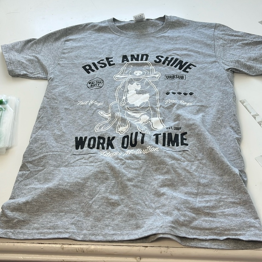 Fruit of the Loom Small Short Sleeve Gray Rise and Shine Workout Time Dog T
